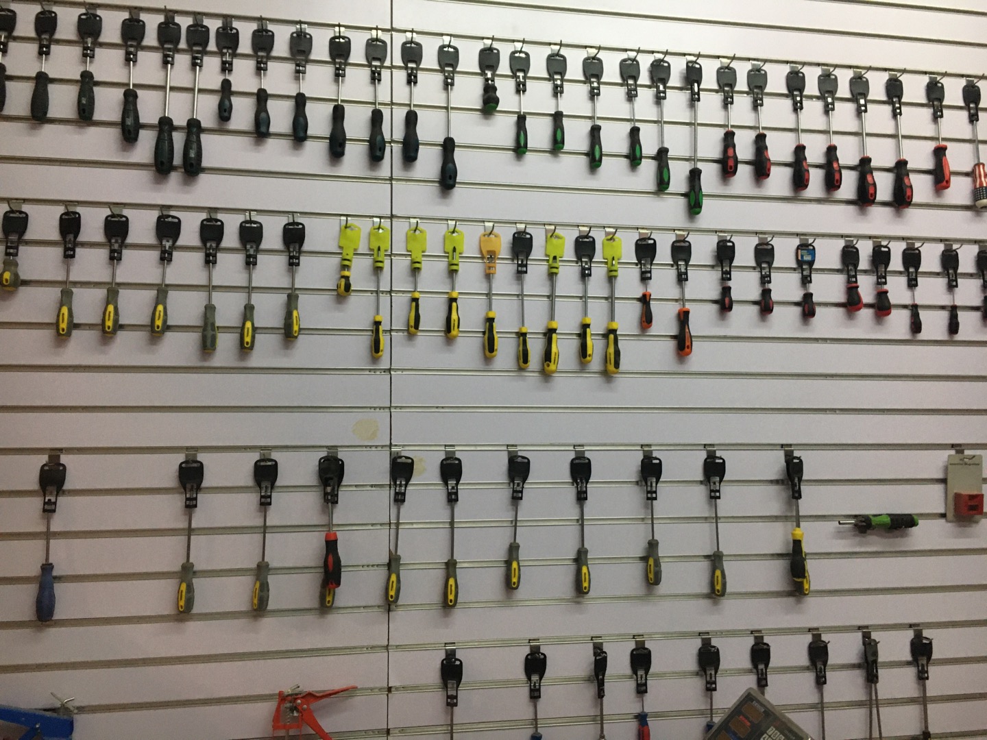 Lu Kuangzheng Hardware Store describe pic - 2