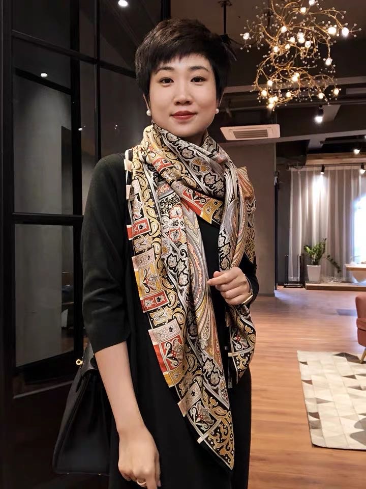 This beige pleated casual and fashionable scarf is versatile and artistic Specification image