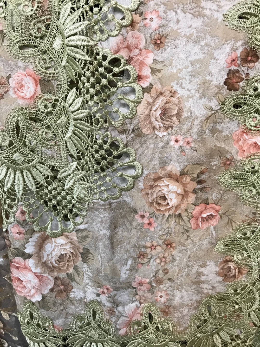 Colored polyester printed machine-woven lace tablecloth 85*85 details Picture