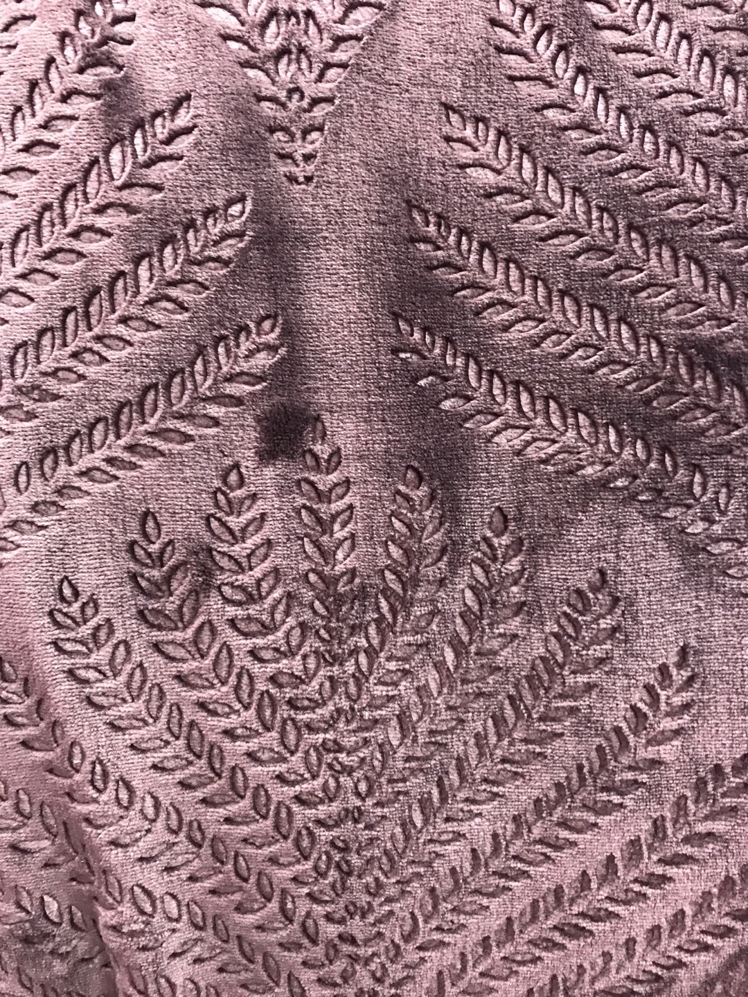 Solid-color, simple, embossed, thickened and long synthetic fiber blanket Specification image