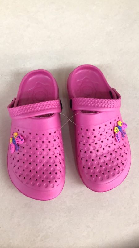 Factory direct sales of summer round-hole beach women's large-head crotch shoes and garden shoes wholesale 2020