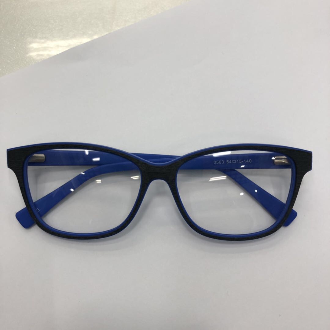 The fashionable and classic series of myopia glasses and goggles are personalized and versatile