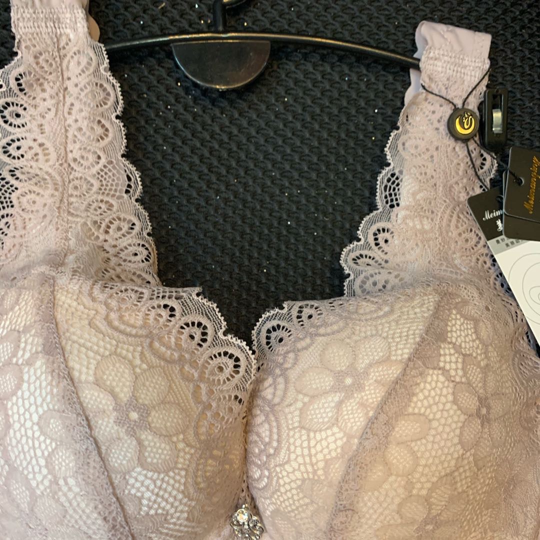 新款女士蕾丝棉花大罩杯边透气无痕大码文胸内衣产品图
