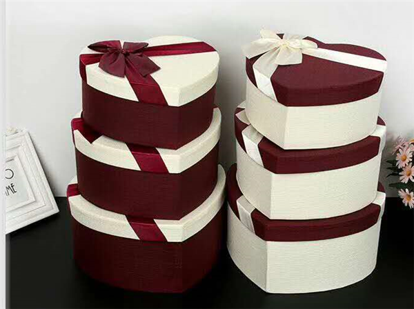 Tianxiang Craft Gift Box Creative Gift, high-end special Paper peach Heart Shape Three-piece Set Ribbon Bow Gift Box Packaging One full figure