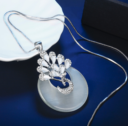 圆环猫眼满钻孔雀毛衣链女长款百搭服饰配饰品项链