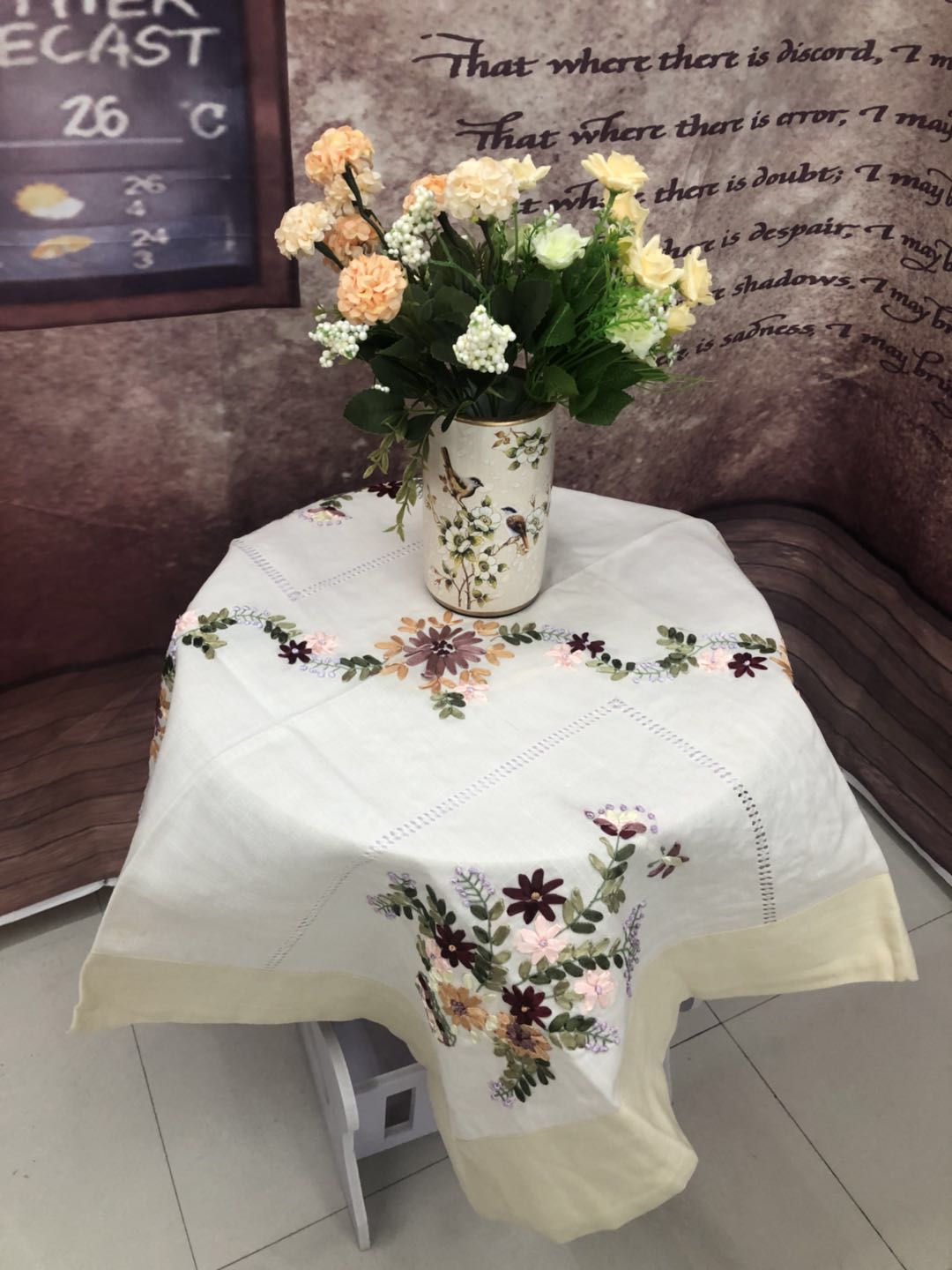 2020 new factory direct draw silk hollow embroidered tablecloth thumbnail