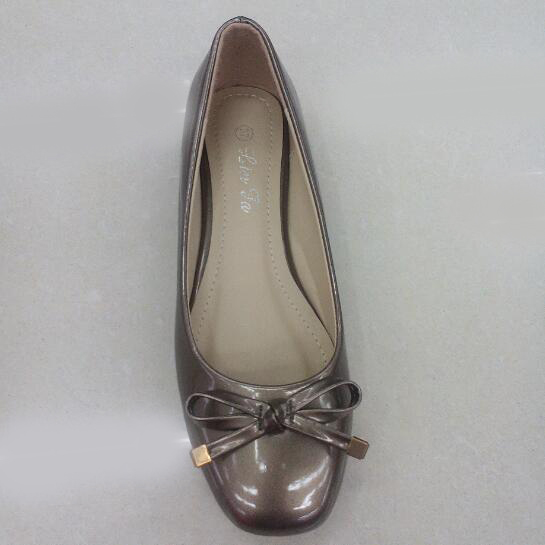 2023 Spring And Autumn New Female Soft Sole Handmade Four Seasons Shoes Round Head Korean Version Patent Leather Shallow Mouth Small Square Head Low Heel Flat Shoes Butterfly Knot Single Shoes