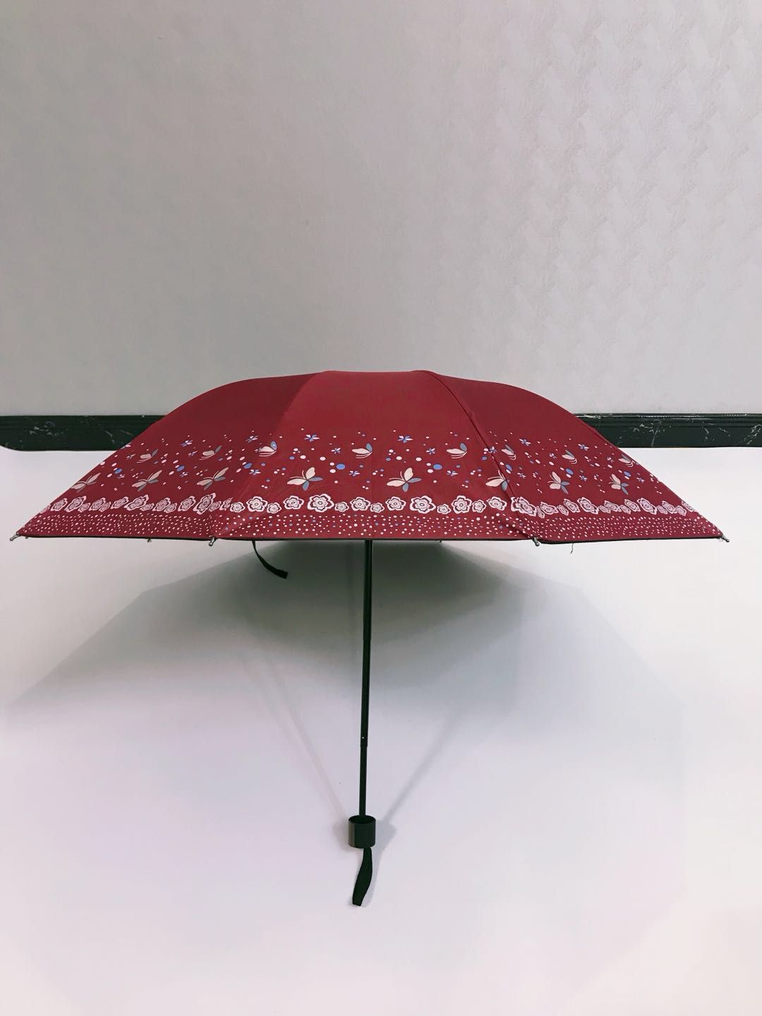 Sun umbrella for women, UV protection, folding, wind-resistant, weather-resistant black rubber sunshade and sun protection umbrella details Picture