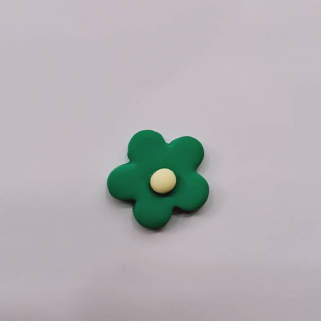 专业生产树脂配件绿色小花图案可用手机壳包包饰品耳环耳钉配件产品图