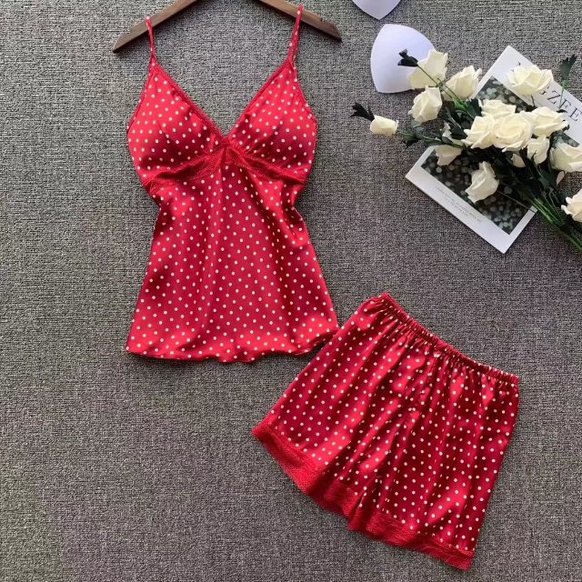 A thin and breathable silk women's suit with a tight base layer, long Johns and thermal underwear