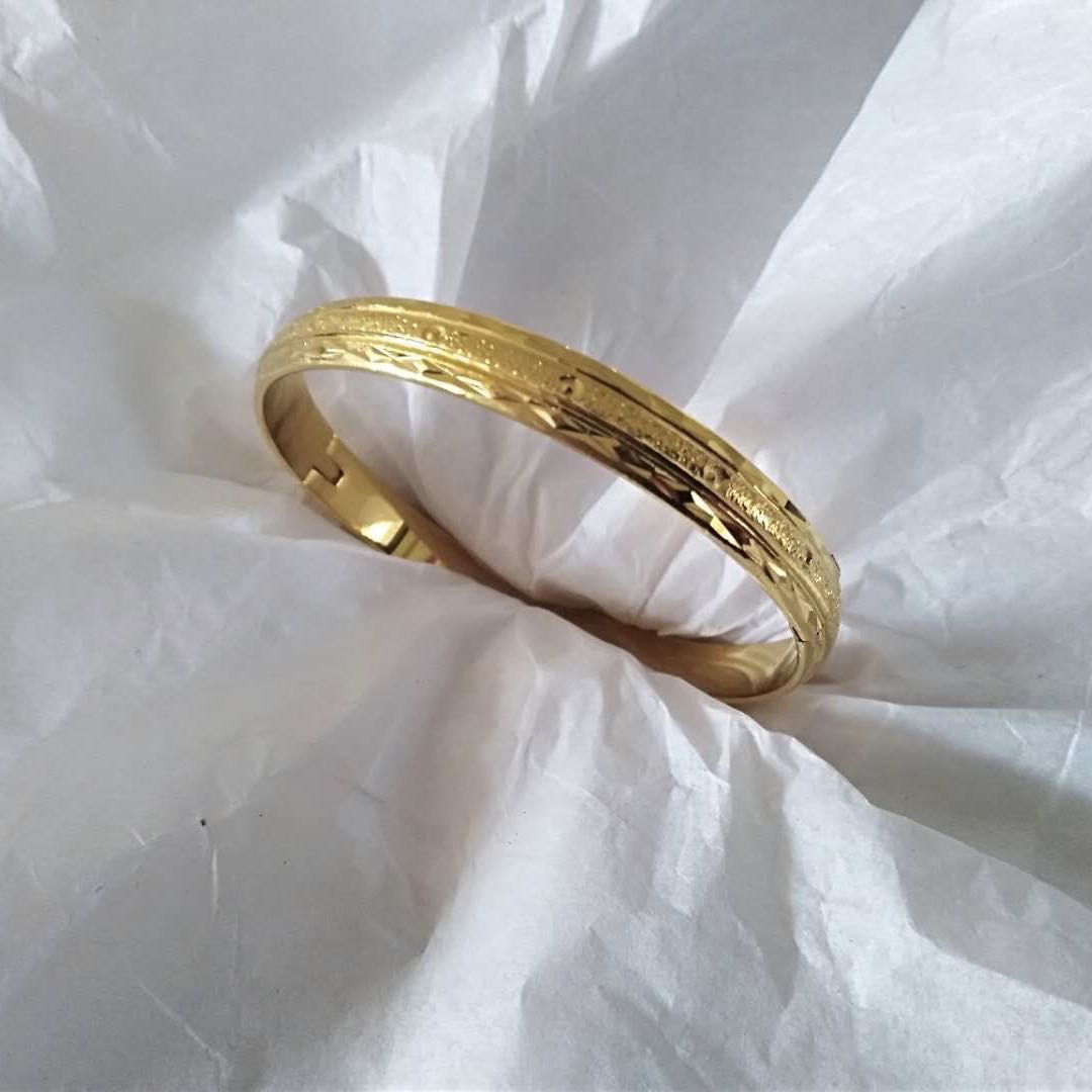 Elegant and fashionable gold bracelet with color retention, Korean-style, versatile and trendy internet-famous accessory