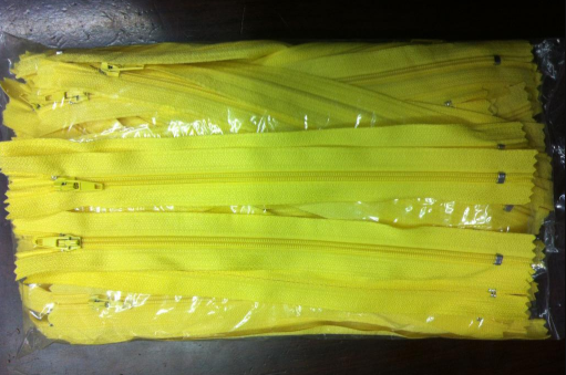Nylon zipper 4.2 Nylon zipper with double needle Automatic head thumbnail