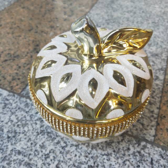 Ceramic apple three-dimensional carved sugar jar