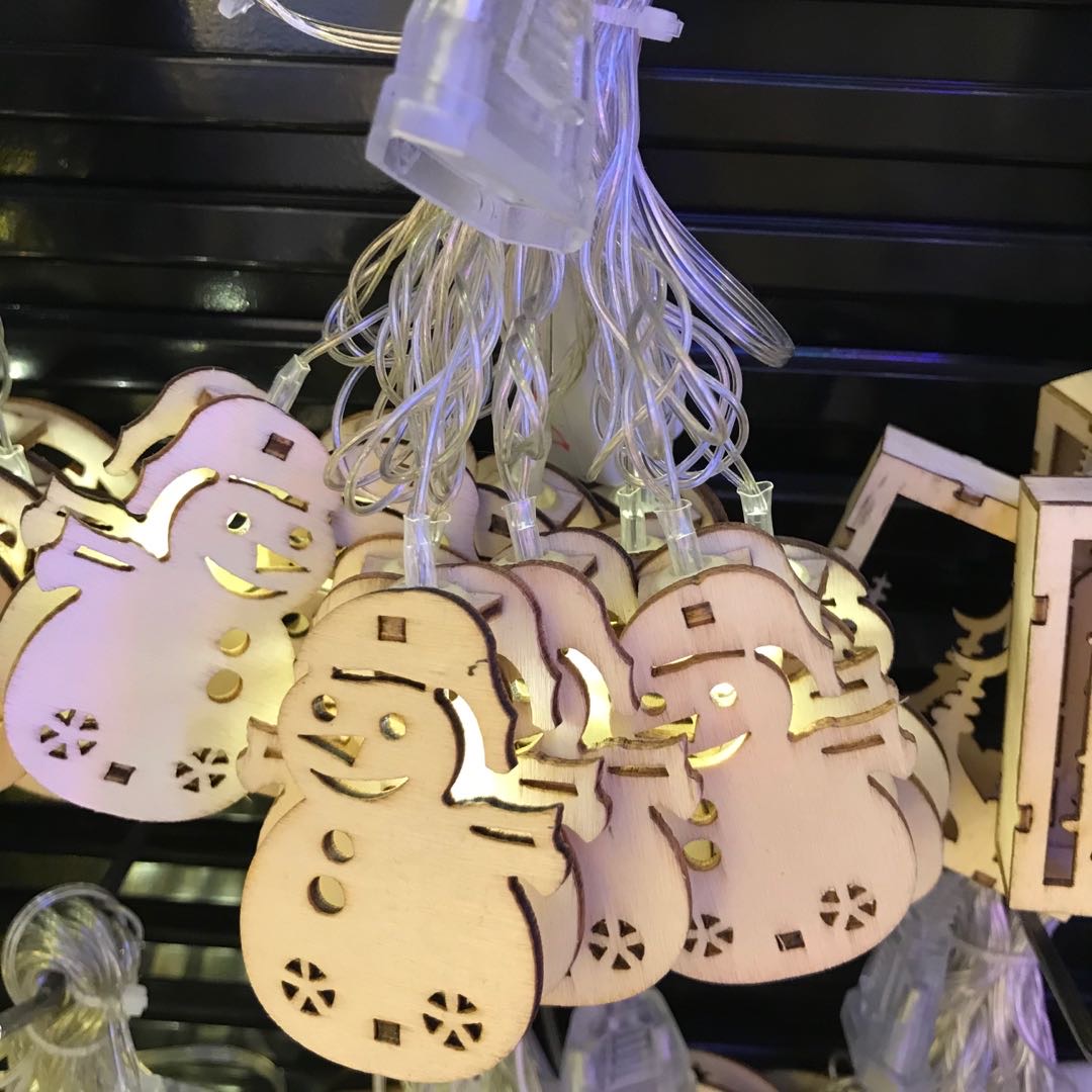 卧室装饰品LED木质镂空雪人网红小彩灯闪灯串灯满天星网红灯房间布置