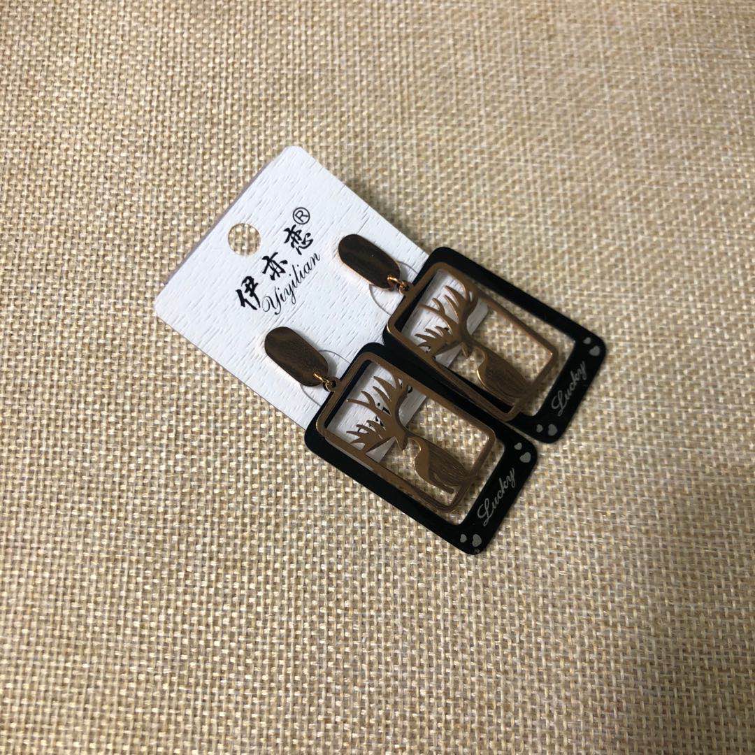 Japan And South Korea Fashion New Square Earrings High-End A Deer Have You Net Red Cold Wind Trend Jewelry details Picture