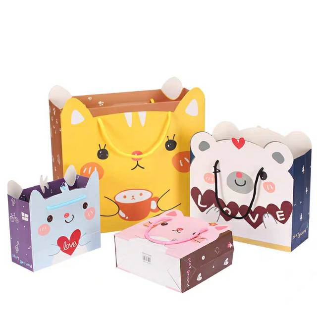 The gift box is a cute and oil-resistant gift bag for kindergartens. It is good-looking and sturdy. The hand-held paper box is durable and small in size details Picture