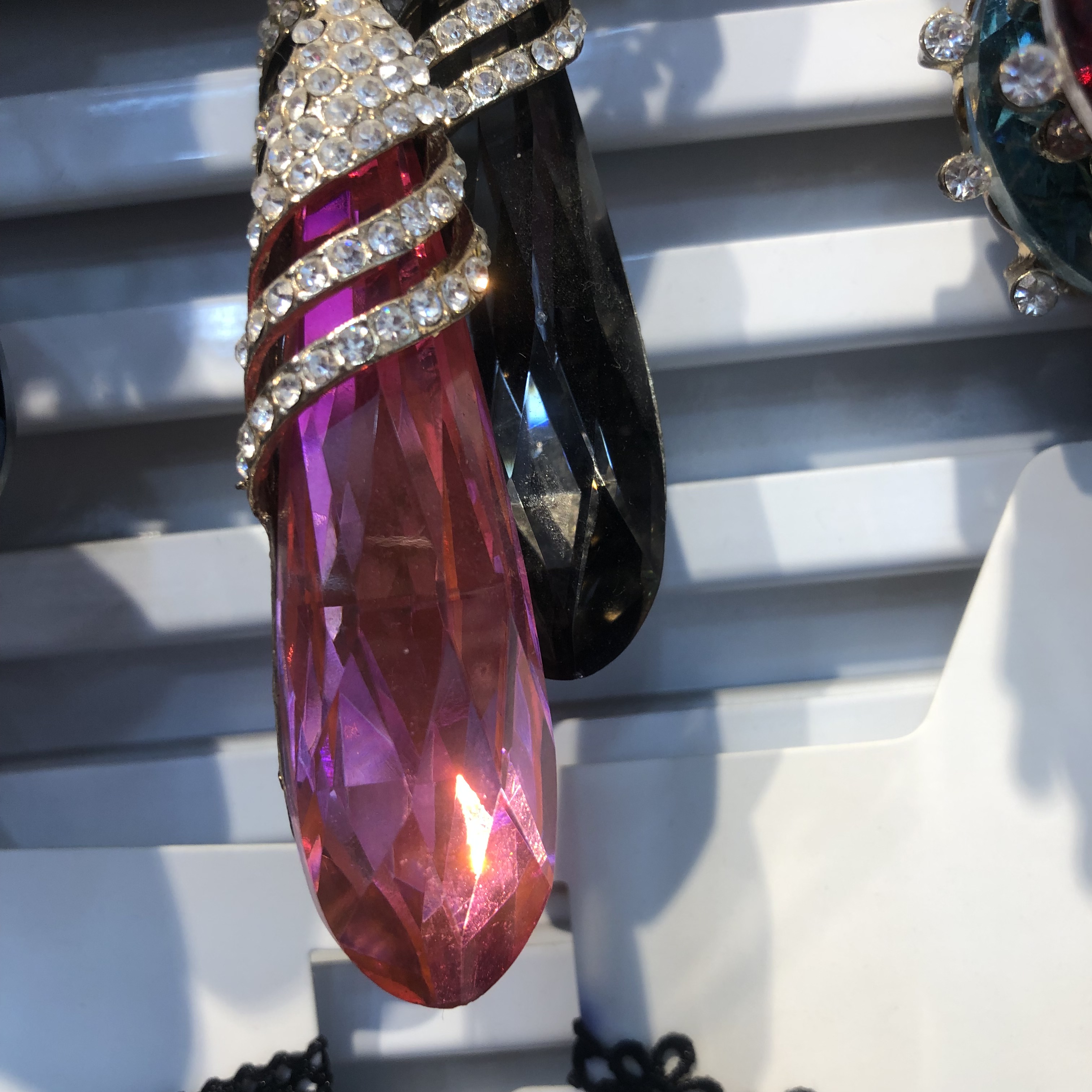 Long autumn and winter simple, elegant, high-end ethnic style, versatile, personalized and fashionable water diamond necklace, women's retro sweater chain Specification image