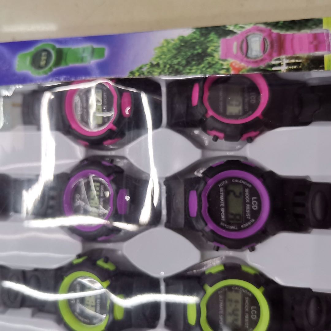 LCD电子手表跨境热销儿童学生电子手表带秒表n产品图