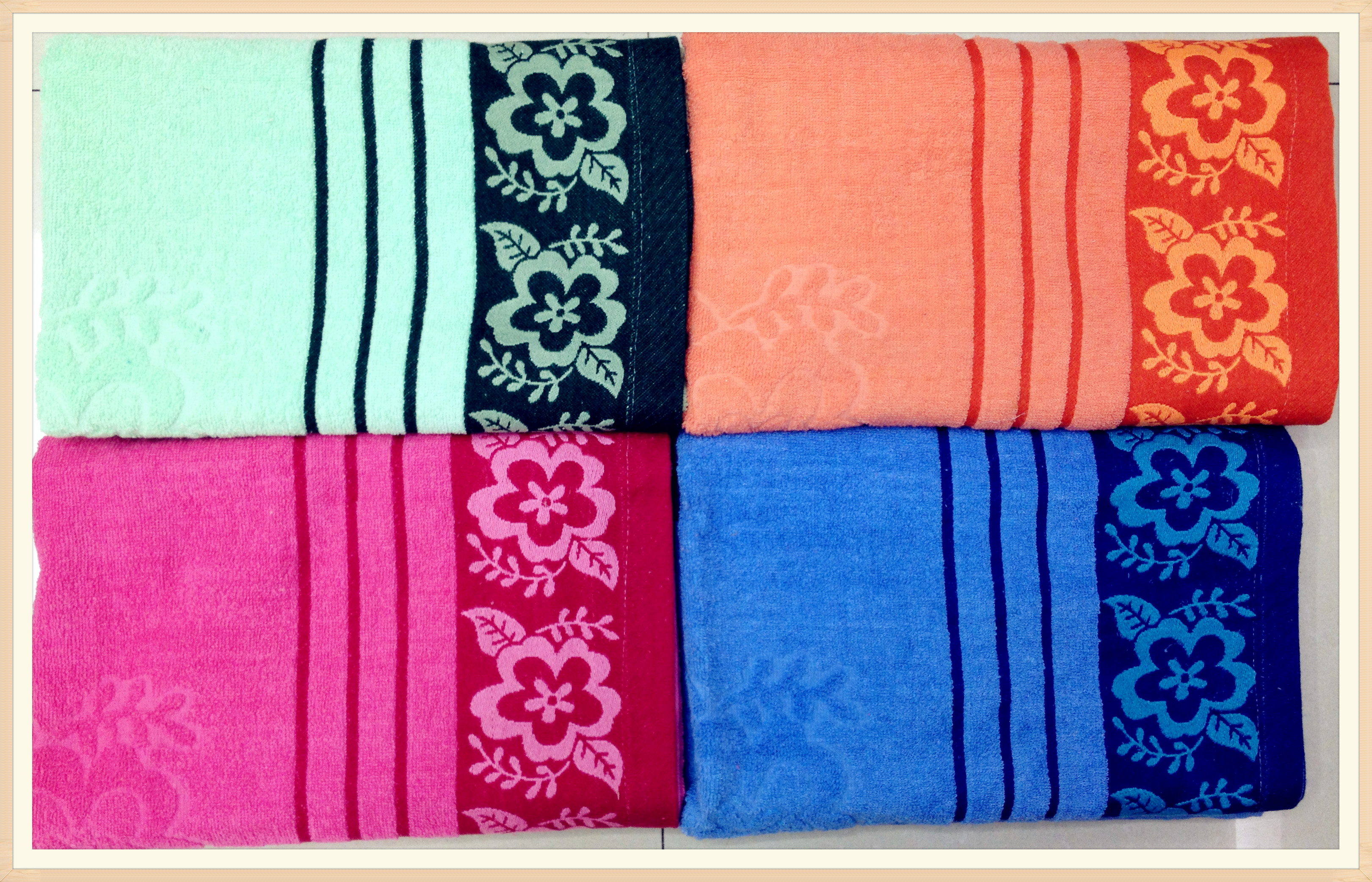 Wide jacquard bath towel, coral fleece thickened absorbent two-color double-sided fiber car wash towel details Picture