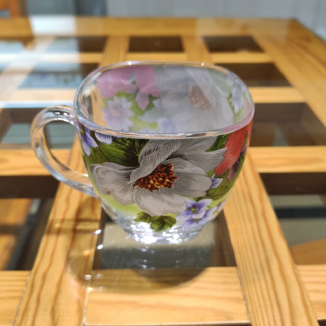 A set of 6-piece printed glass water cups is available in multiple styles. The price is negotiable Specification image