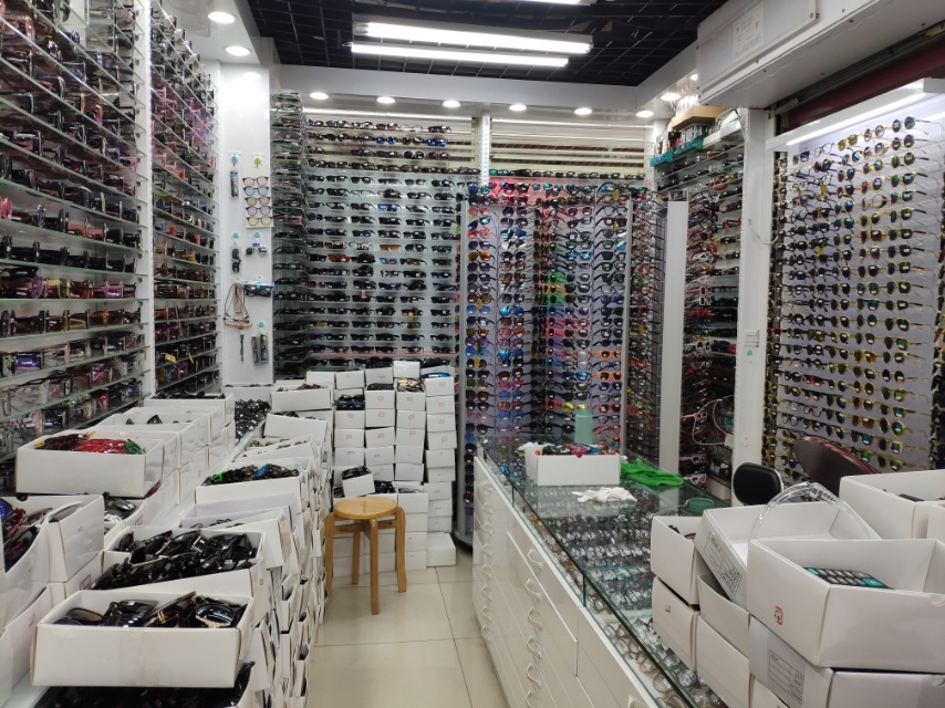 Qiu Xiaoyou glasses describe pic - 2