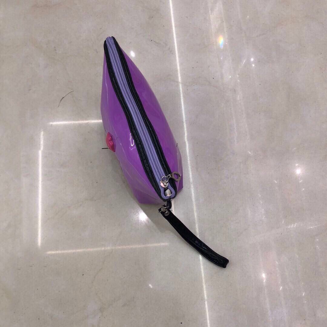 嘴唇化妆包韩版防水洗漱包糖果色弧形收纳包手拿手机产品图