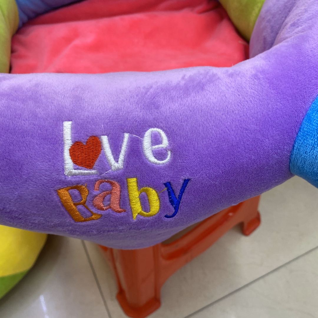 小狗彩色毛绒玩具坐垫婴幼儿玩具坐垫细节图