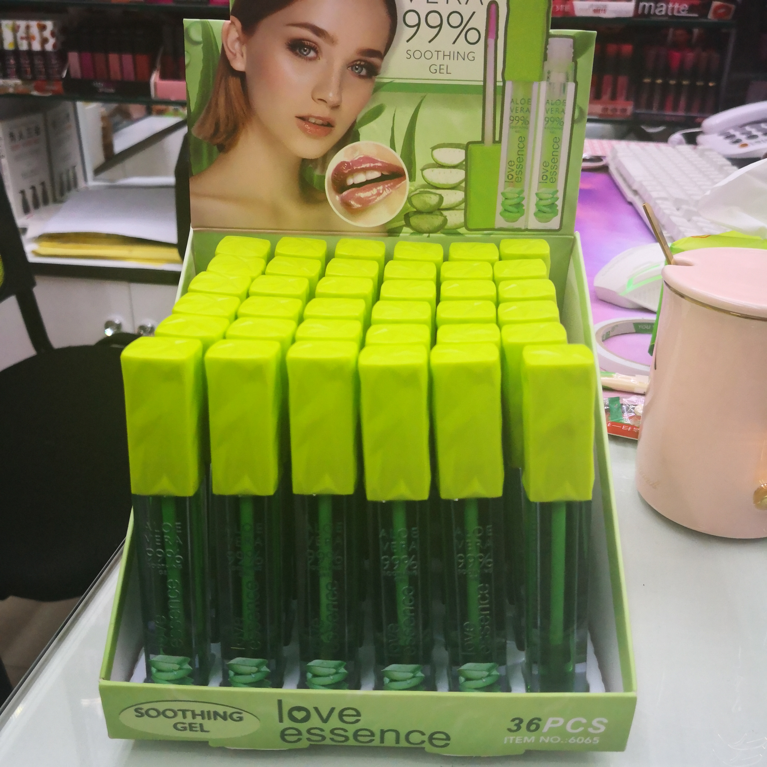 6065绿色学生款保湿滋润口红唇彩唇釉厂家直销