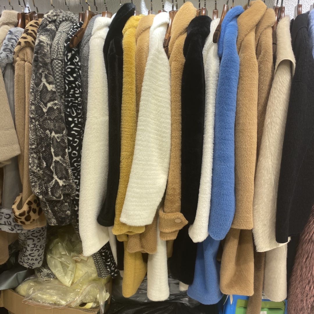 Maple Leaf Clothing Store 1 describe pic - 1