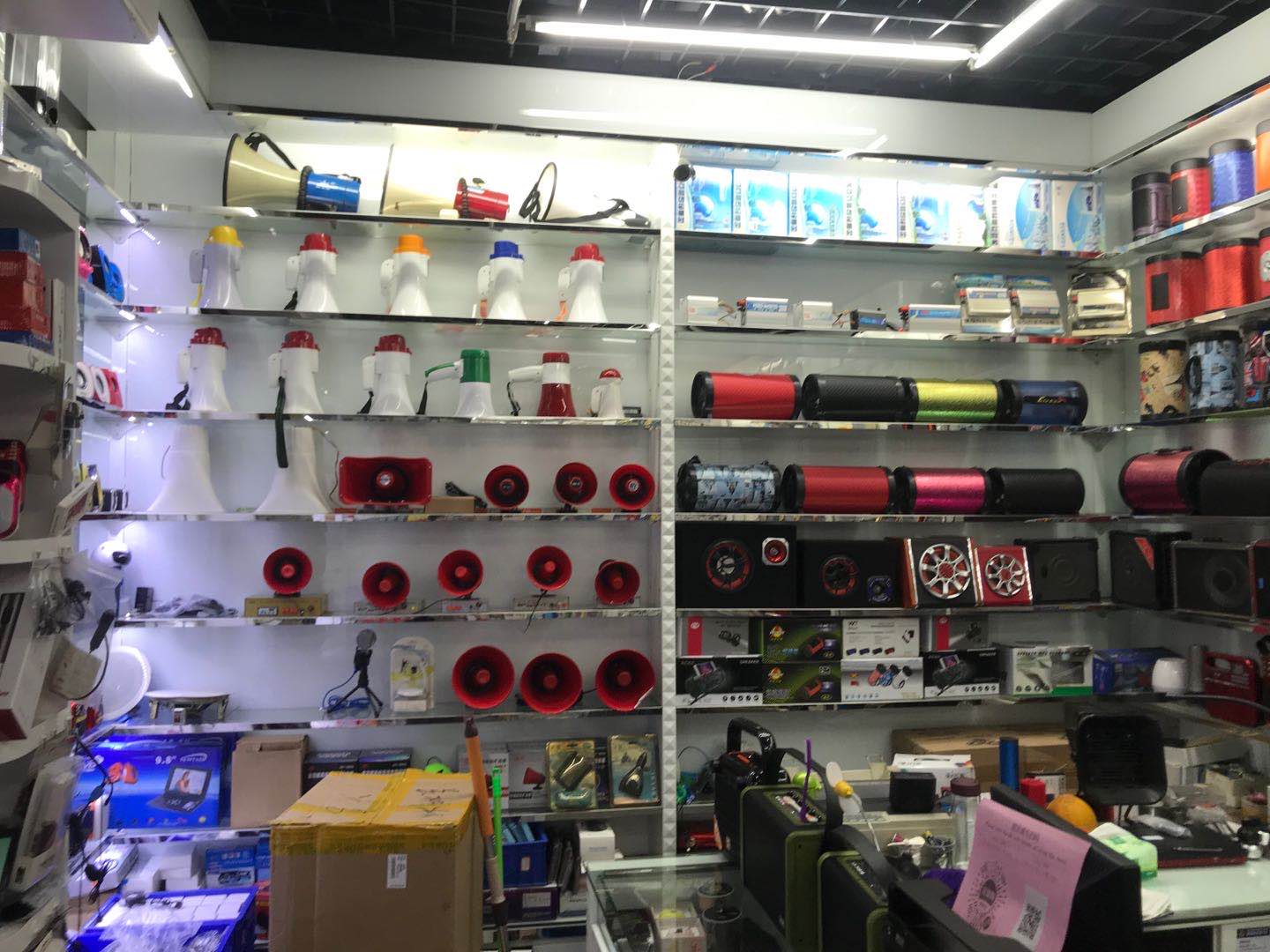 Yiwu boguan tienda eléctrica describe pic - 2