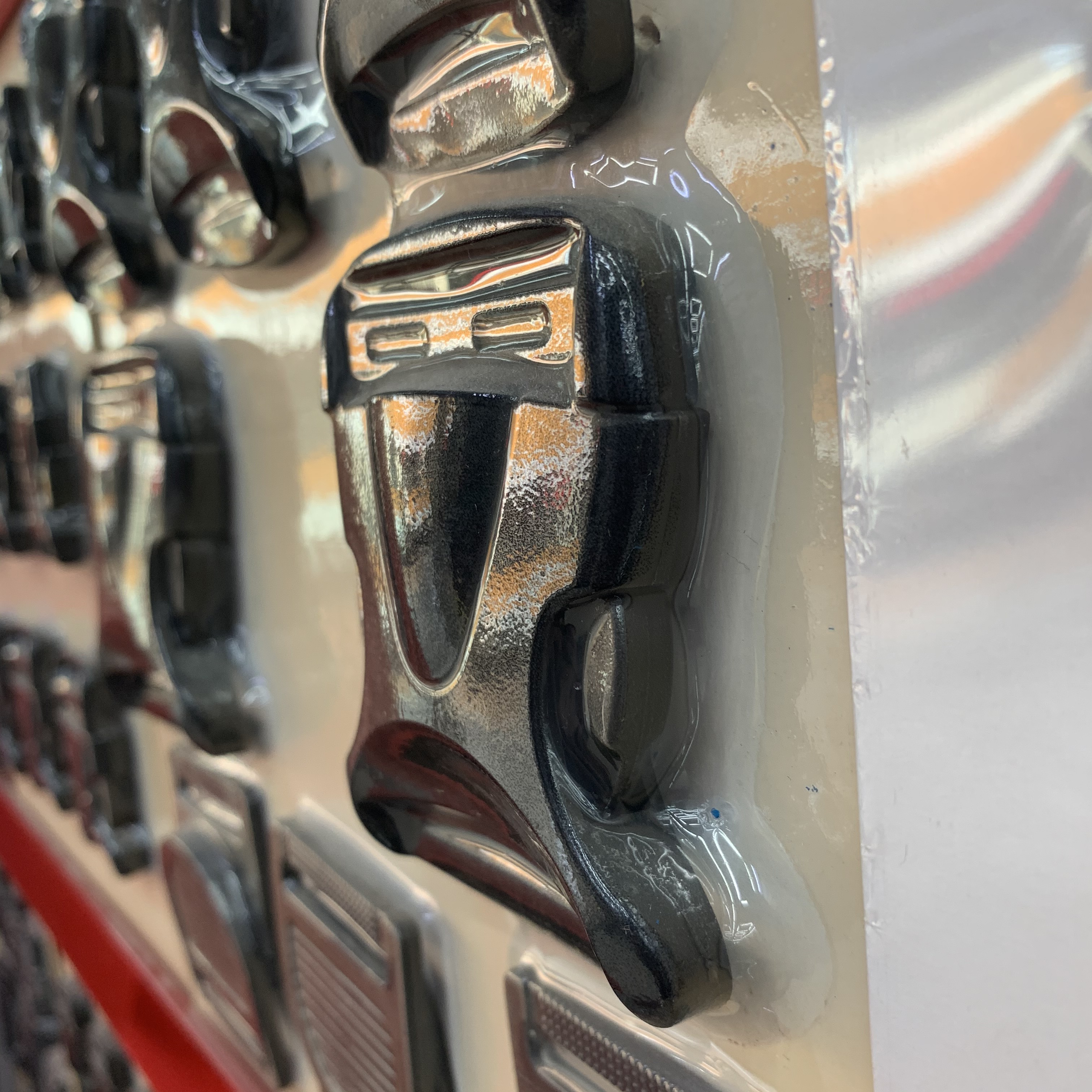 The straps on the schoolbag, the buttons of the bag, the accessories, the clasp, the buckle, the lock, the QQ label, the hardware parts, and the metal fixed buckle Specification image