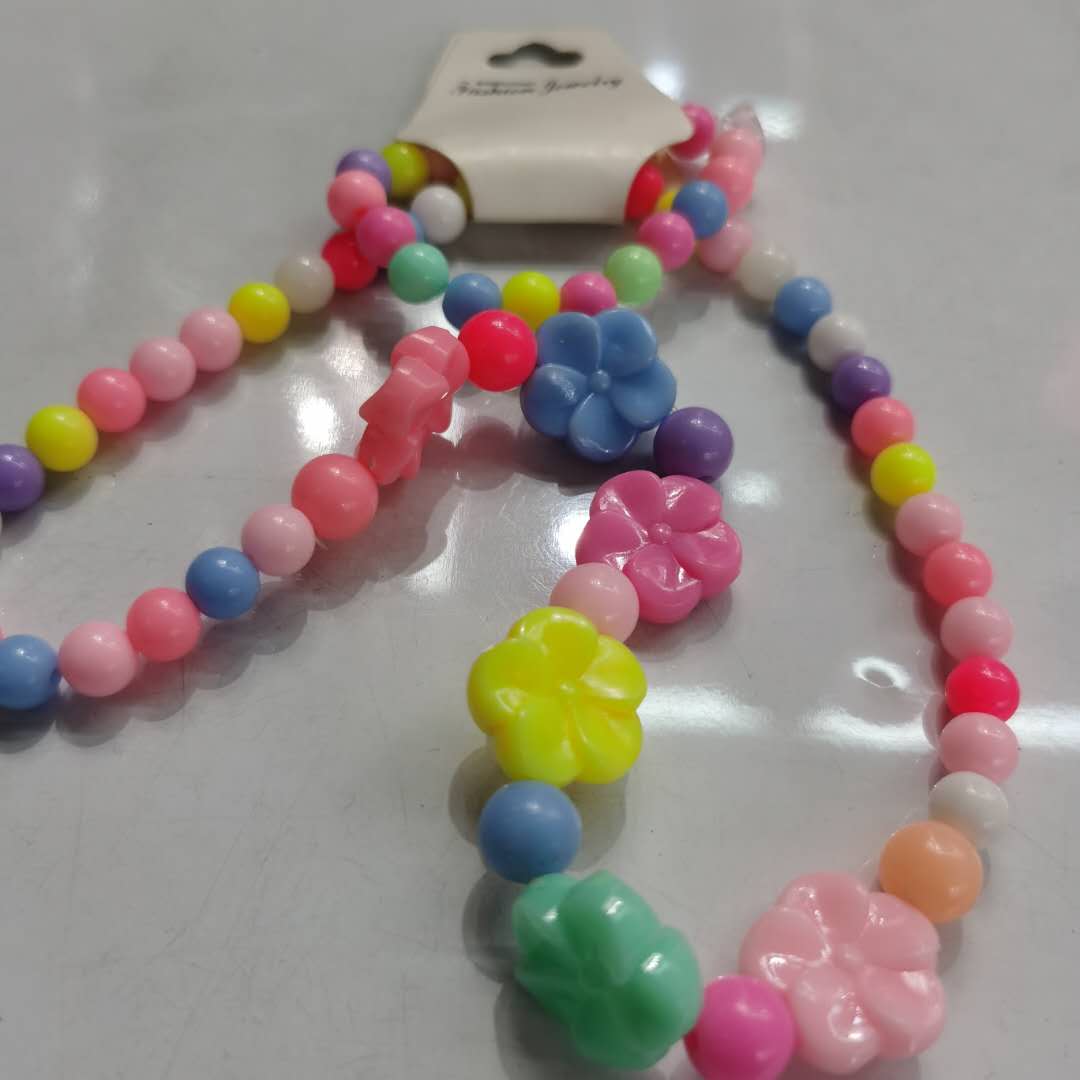 A popular Korean-style fashionable and trendy children's accessory - a colorful bead and flower necklace for little girls Specification image