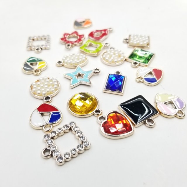 Popular seven-color alloy pendants, clothing, jewelry and accessories in Japan and South Korea details Picture