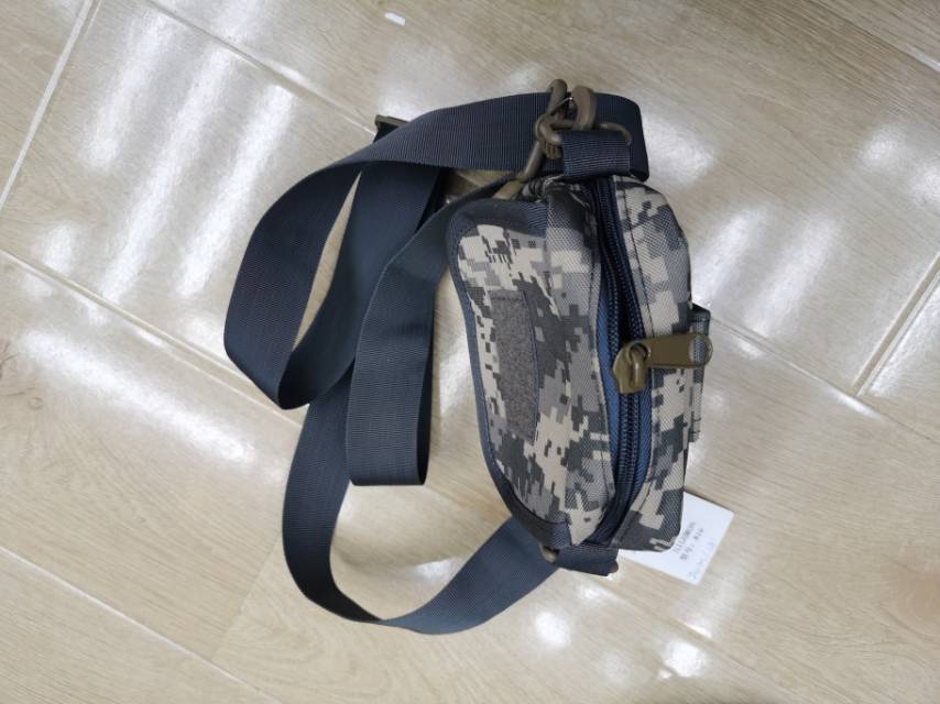 多功能迷彩帆布单肩包细节图