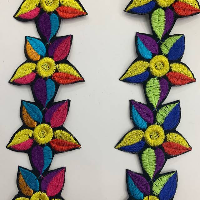 Ethnic-style clothing accessories, decorative lace, embroidered lace, multi-color decorative ribbons details Picture