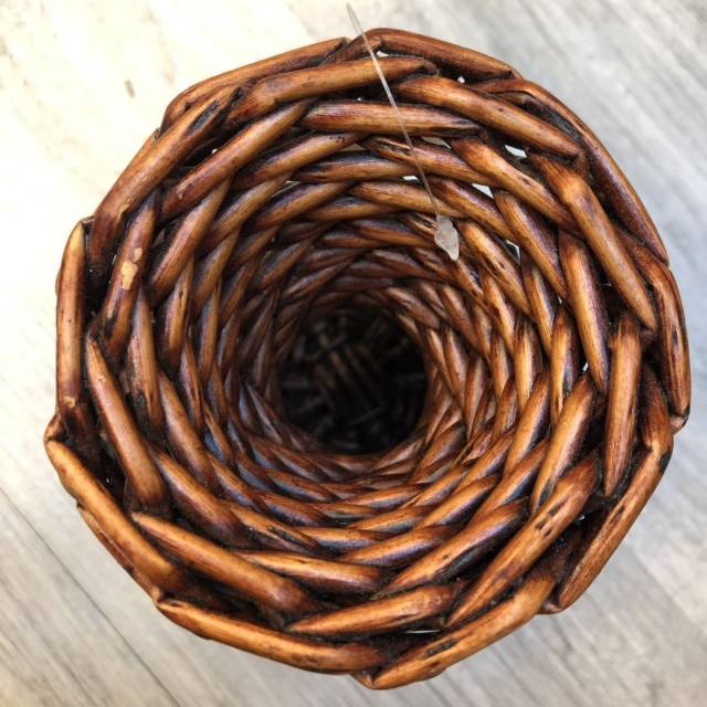 Factory direct sales of retro-style handcrafted straw vases, personalized home decorations, rattan vases, flower baskets and flowerpots details Picture