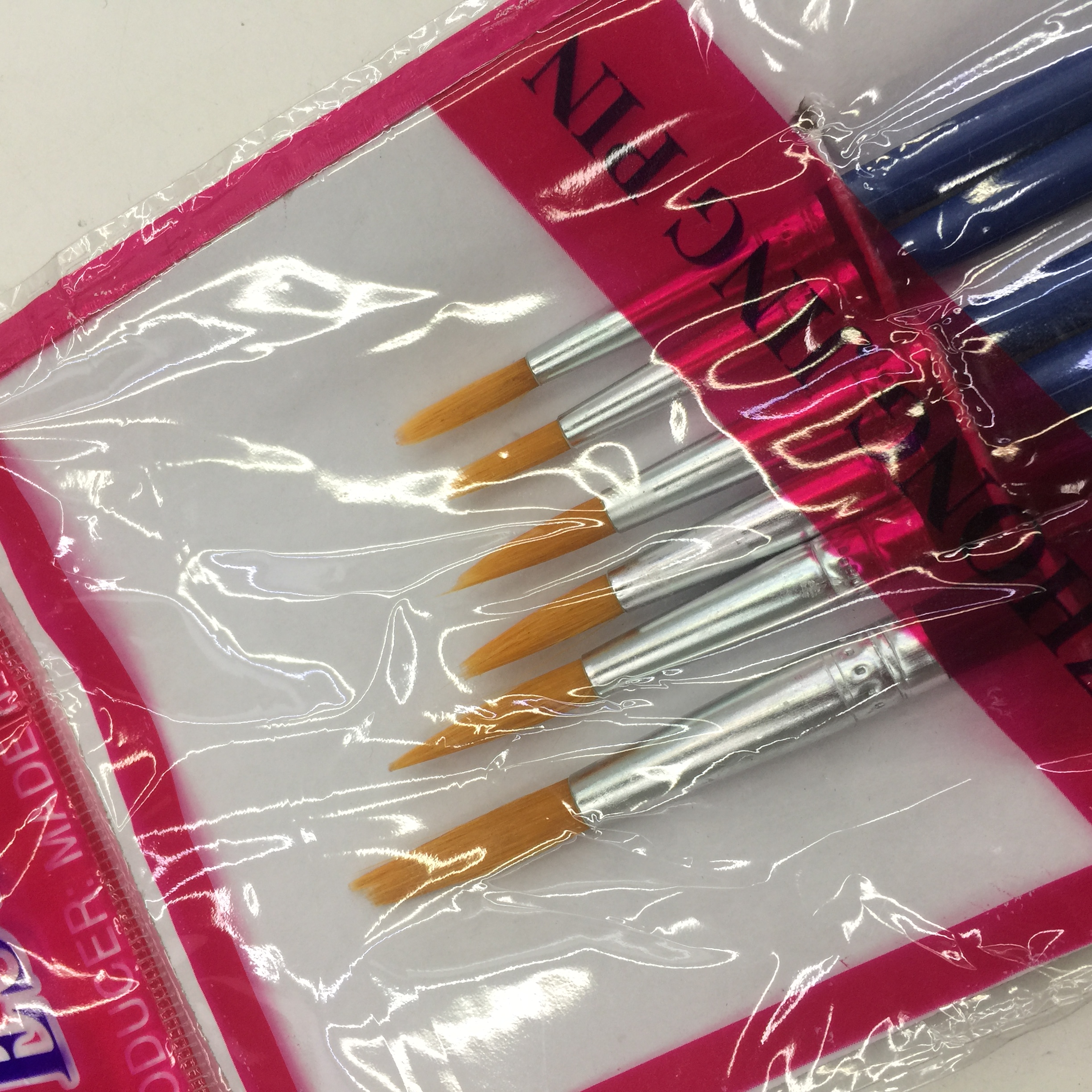 The outlining pen, painting pen and coating pen have excellent strokes and even coloring. Six-piece brush tool set details Picture