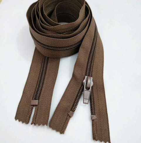 厂家直销5号树脂闭尾口袋拉链羽绒服现货