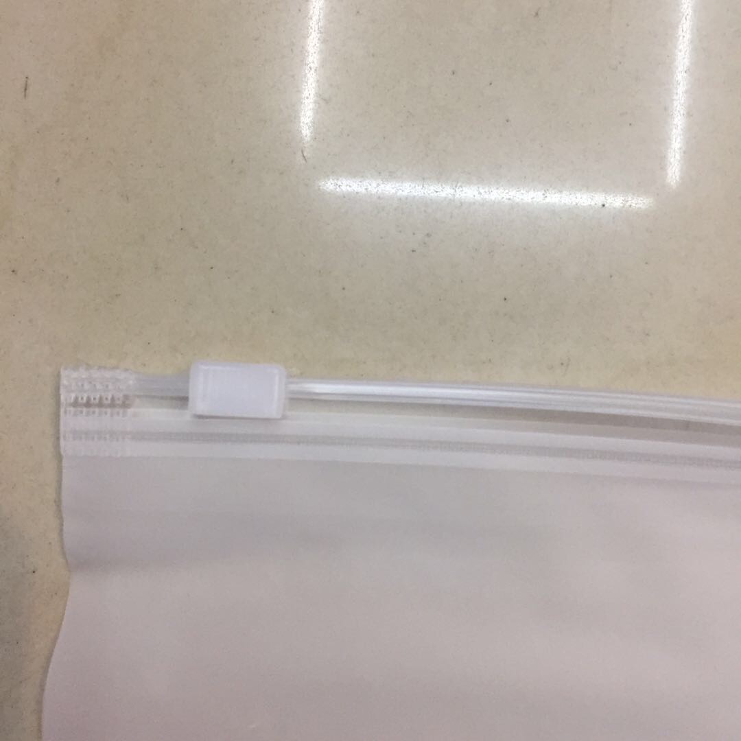 Factory direct sales of plastic frosted gift bags, packaging bags and self-sealing bags. Customized according to samples details Picture