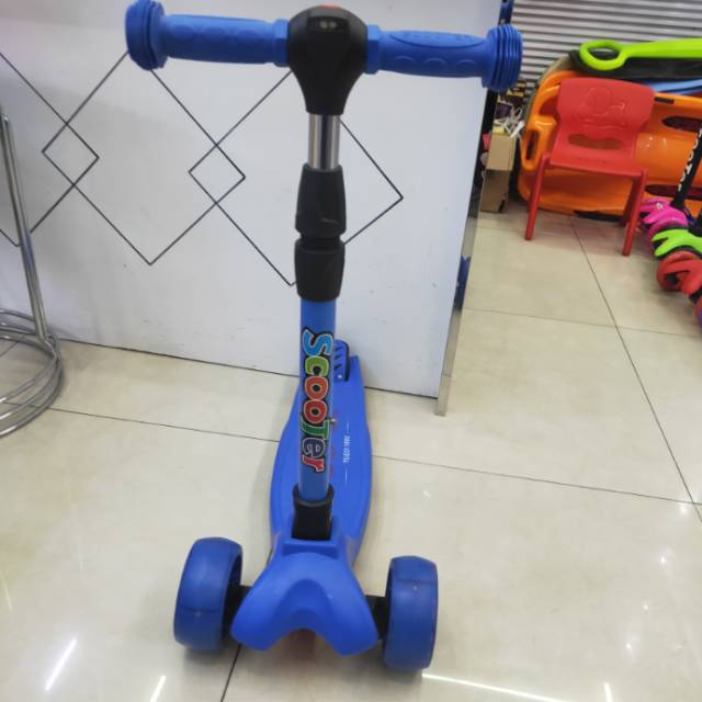 滑板车儿童玩具车幼儿玩具车直板车单脚踏板车细节图