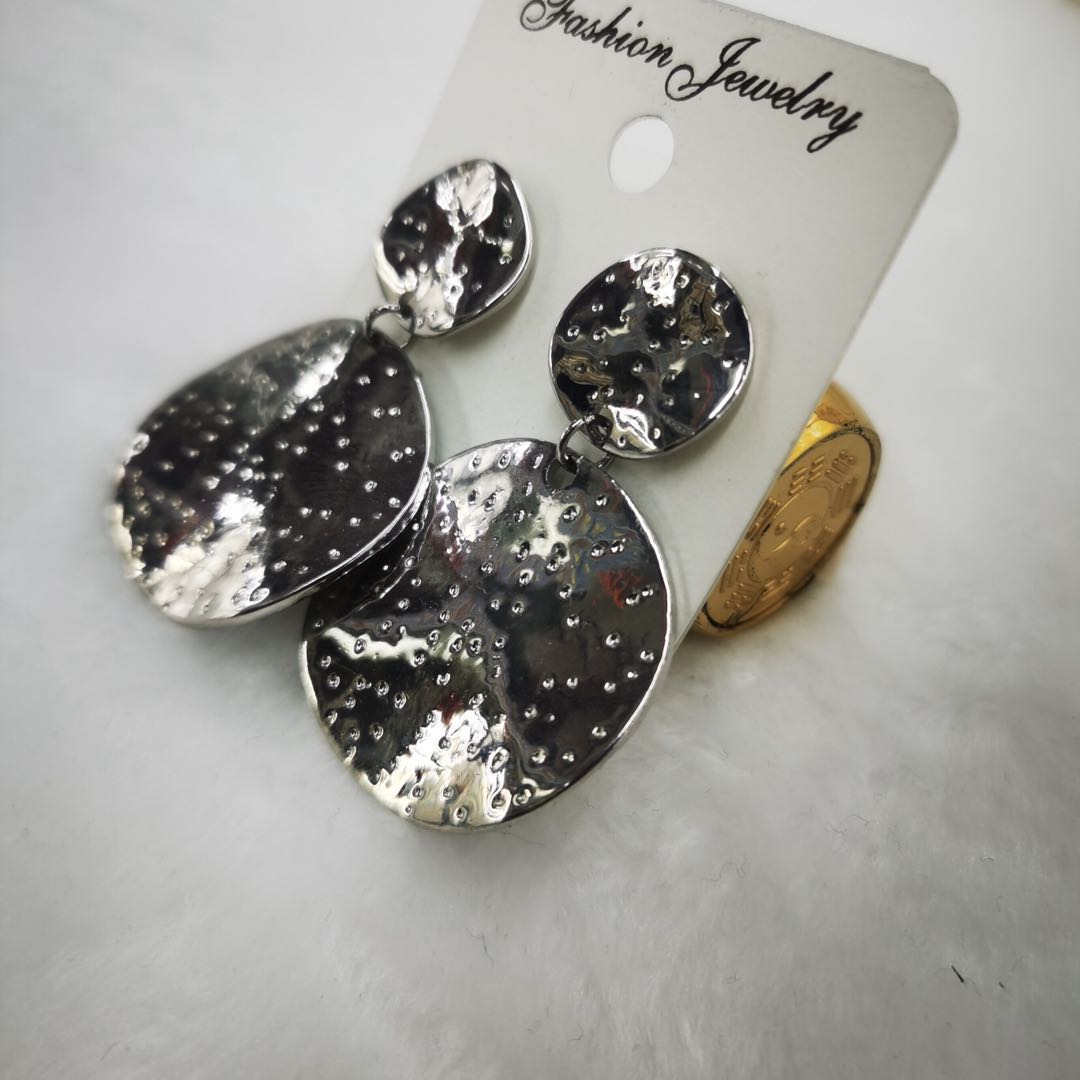 Stylish, irregular round ear, eco-friendly color, cute and sweet, anti-allergy earrings details Picture