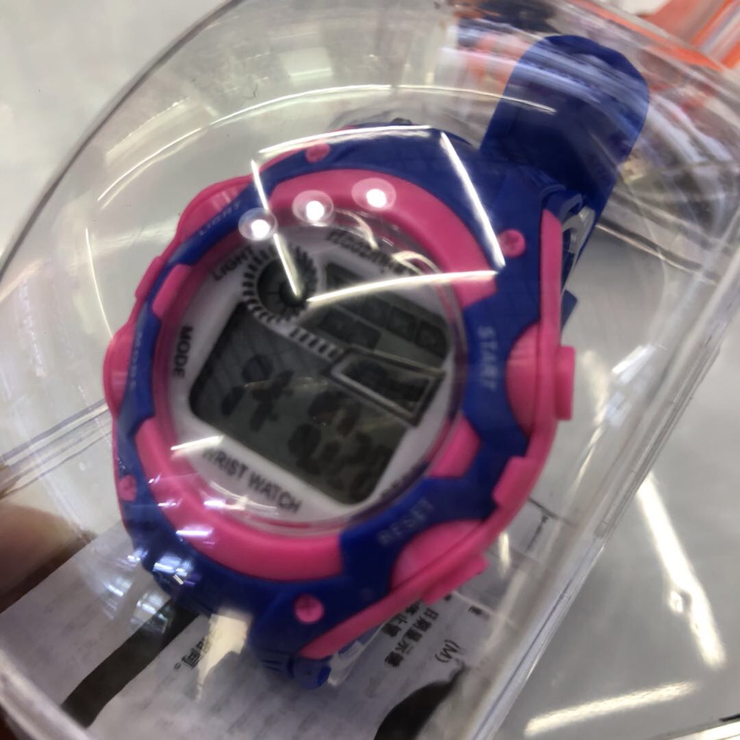 Trendy and fashionable watches for men and women with a sporty style, simple Korean version for students, junior high school and teenage couples Specification image
