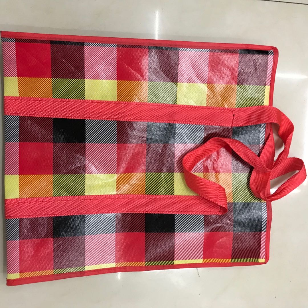 红色为主的格子图案样式设计防水pp编织袋