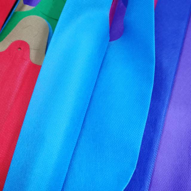 Non-woven fabric is available in multiple specifications and colors, including vest bags, shopping bags, handbags and storage bags Specification image