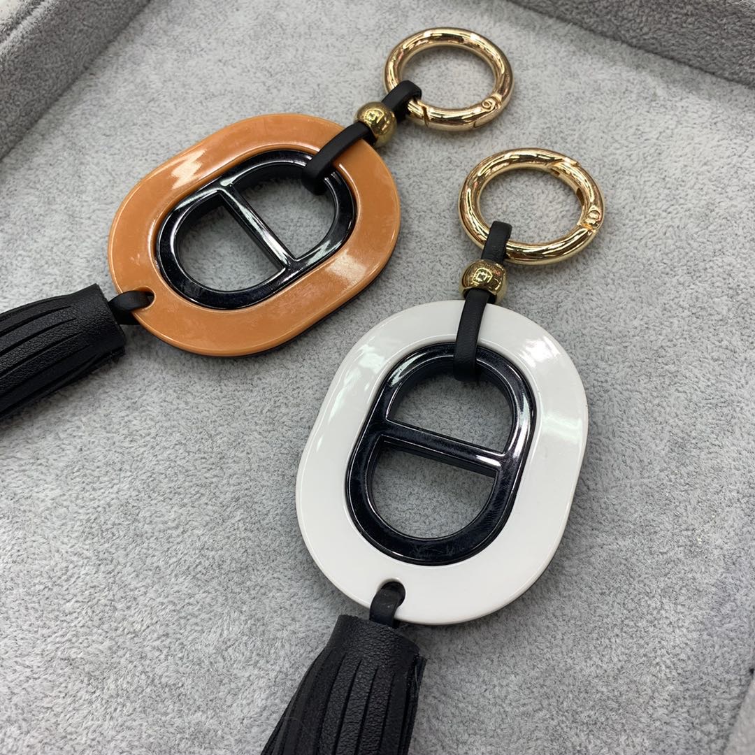 新款流苏汽车钥匙扣挂件女时尚长款皮革吊坠百搭包包装饰配饰细节图