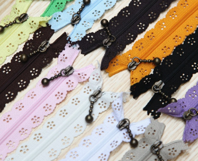 The No. 3 nylon mixed-color lace lace zipper is smooth and does not burst teeth details Picture