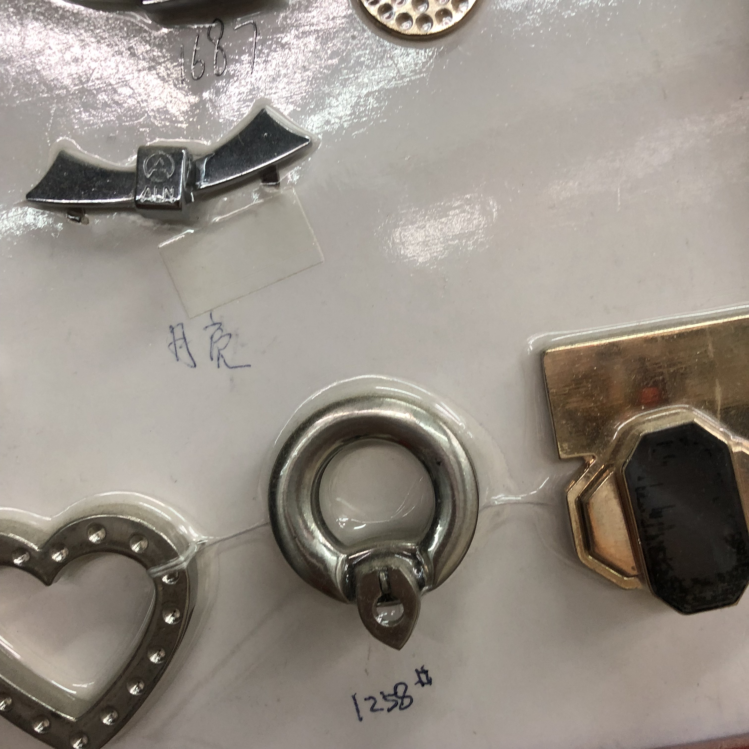 厂家直销 皮具包配件五金包扣钥匙扣 勾扣 包带配件挂钩扣细节图