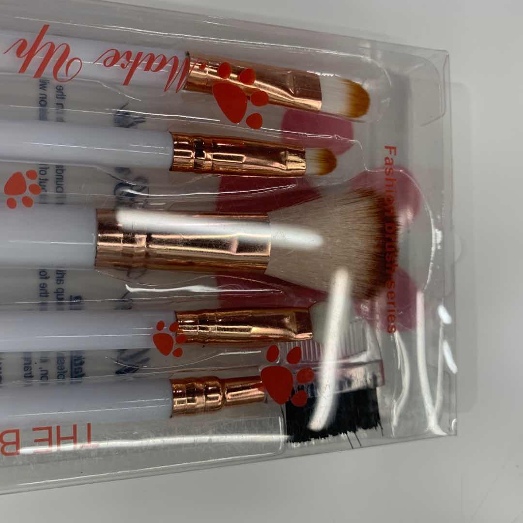Factory direct sales of Cat Paw makeup brush, eyeshadow brush set, loose powder brush and blush brush details Picture