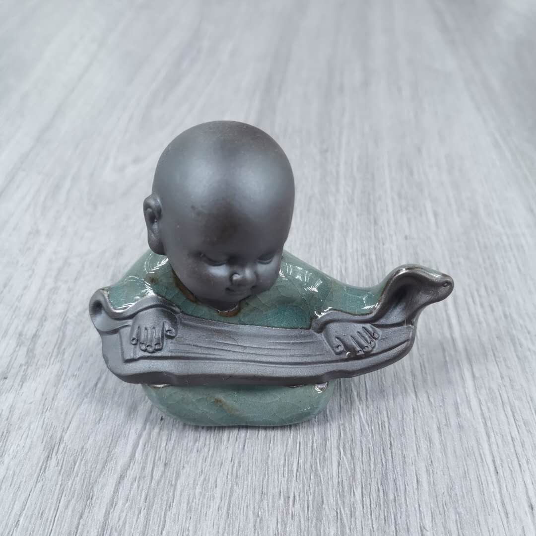 厂家直销陶瓷小和尚茶宠镀彩工艺摆件