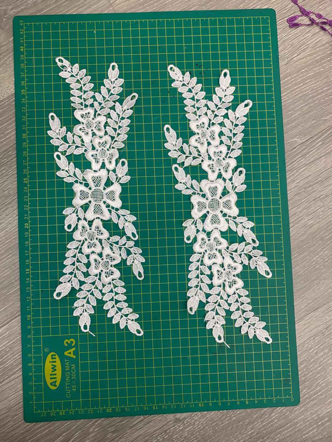 Wholesale of neckline lace clothing fabric, lace clothing fabric and accessories lace Specification image